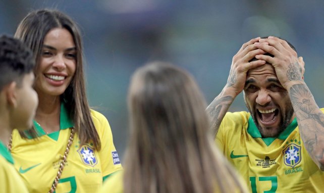 Dani Alves steht die Freude ins Gesicht geschrieben