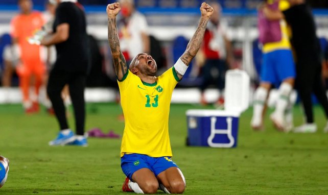 Dani Alves jubelt mit Brasilien