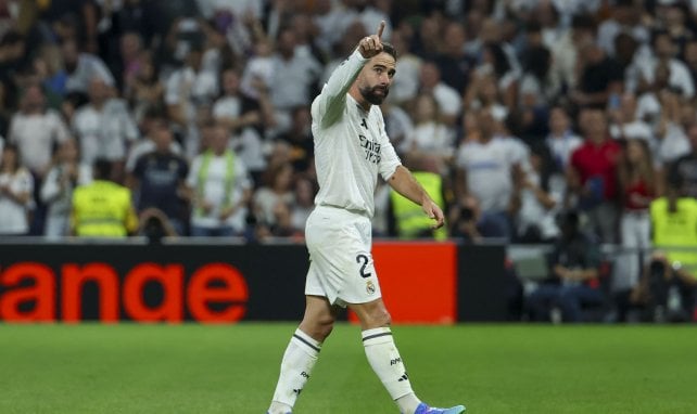 Dani Carvajal grüßt die Fans