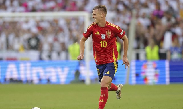 Dani Olmo für Spanien am Ball