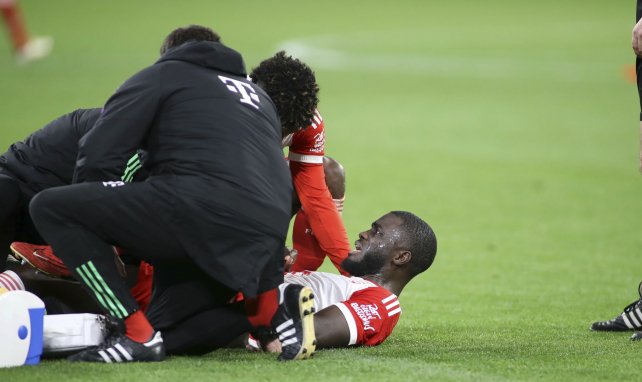 Dayot Upamecano wird behandelt