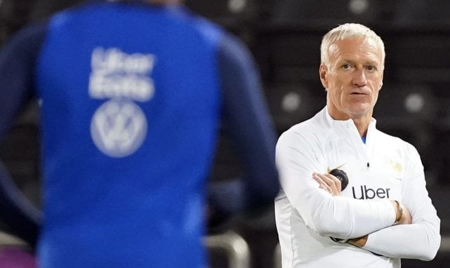 Didier Deschamps beobachtet das Training der französischen Nationalmannschaft