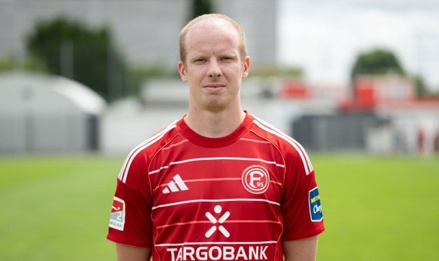 Dennis Jastrzembski beim Fortuna-Fotoshooting