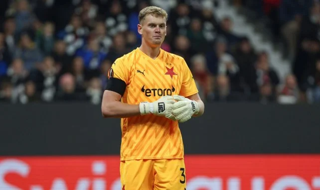 Antonin Kinsky im Tor für Slavia Prag.