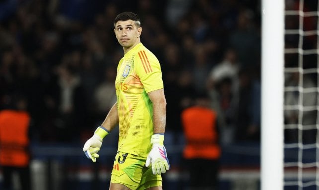 Emiliano Martínez im Villa-Trikot