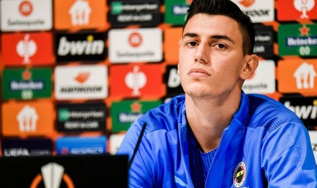 Berke Özer bei einer PK
