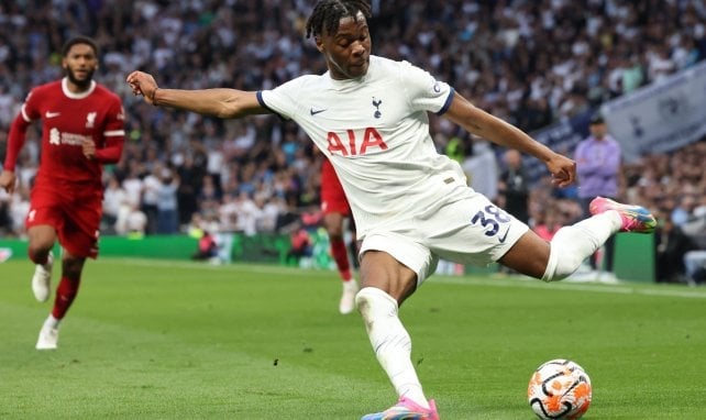 Destiny Udogie im Trikot von Tottenham Hotspur