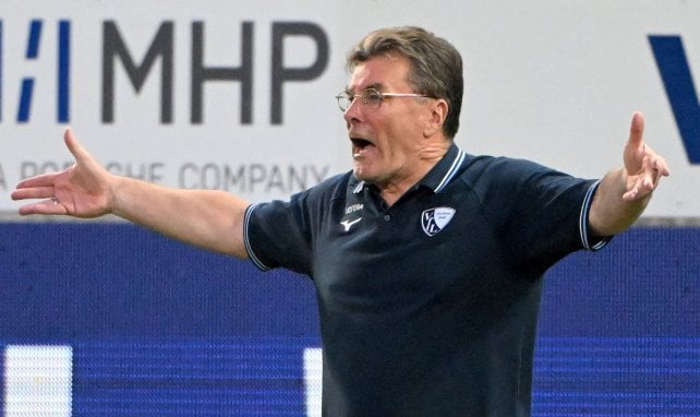 VfL-Bochum-Coach Dieter Hecking ist ziemlich wütend.