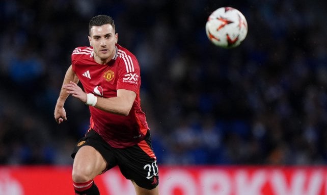 Diogo Dalot verfolgt den Ball