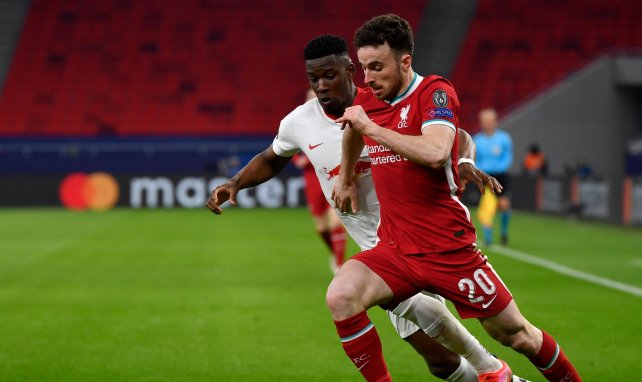 Diogo Jota im Duell mit Leipzigs Nordi Mukiele
