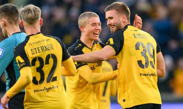 Dmytro Bogdanov (m.) im Trikot von Dynamo Dresden