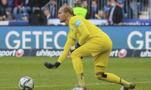 Dominik Reimann rollt den Ball ein