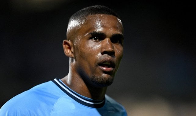 Douglas Costa im Trikot des Sydney FC