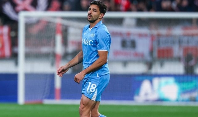 Giovanni Simeone für Napoli aufm Feld