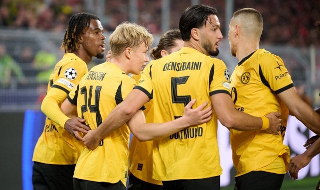 Der BVB herzt Torschützen Daniel Svensson