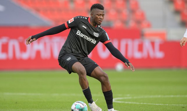 Edmond Tapsoba im Trikot von Bayer Leverkusen