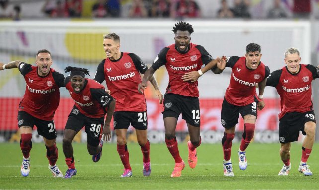 Die Spieler von Bayer Leverkusen bejubeln den siegbringenden Elfmeter im Supercup gegen den VfB Stuttgart