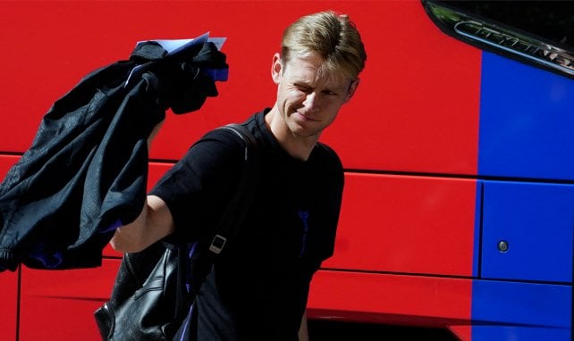 Frenkie de Jong zwinkert mit den Augen