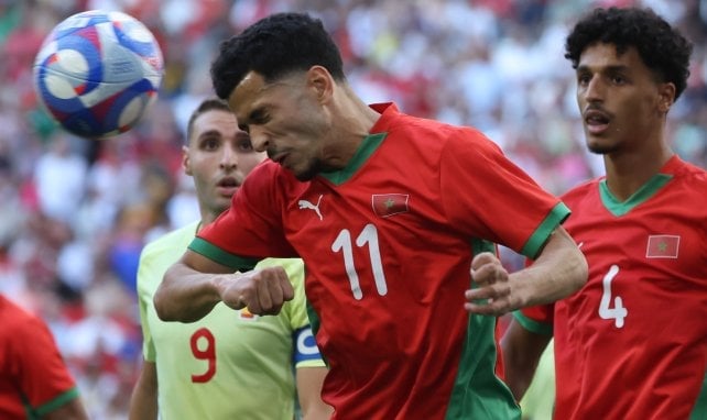 Zakaria El Ouahdi beim Kopfball