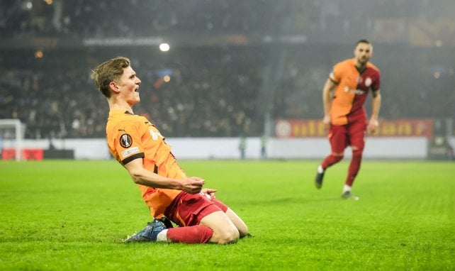 Elias Jelert bejubelt einen Treffer