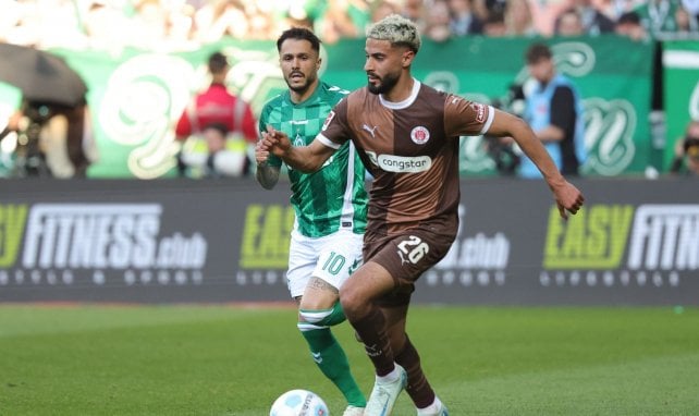 Elias Saad treibt den Ball voran