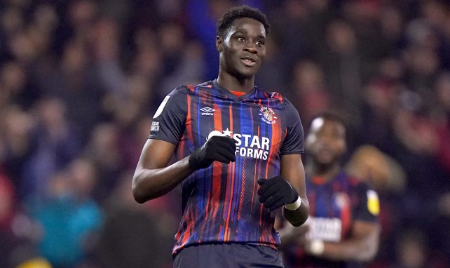 Lutton-Sturmkante Elijah Adebayo