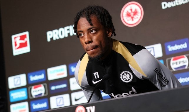 Elye Wahi bei seiner Vorstellung bei Eintracht Frankfurt