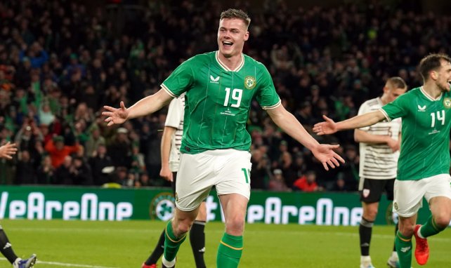 Evan Ferguson bejubelt seinen Treffer für die irische Nationalmannschaft