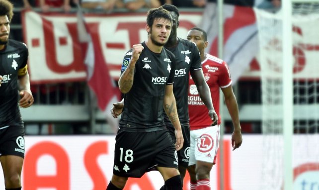 Fabien Centonze bejubelt ein Tor für den FC Metz