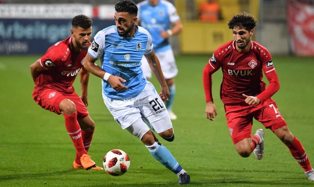 Dave Gnaase (l.) und Fabio Kaufmann (r.) im Duell mit 1860 München-Profi Efkan Bekiroglu