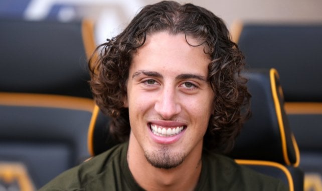 Fábio Silva lacht