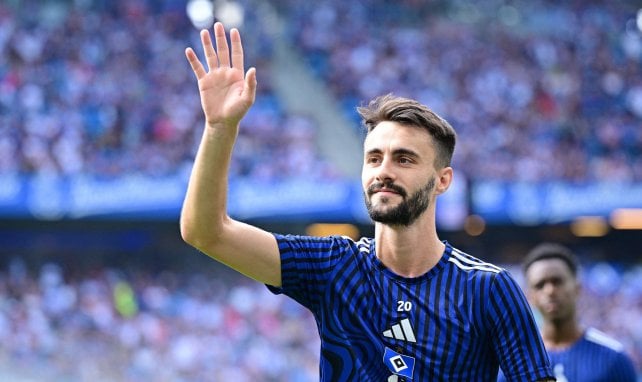 Fabio Vieira winkt den HSV-Fans
