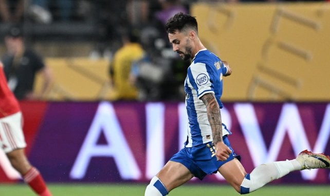 Fábio Vieira am Ball für den FC Porto
