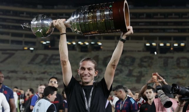 Filipe Luís hat unterschrieben