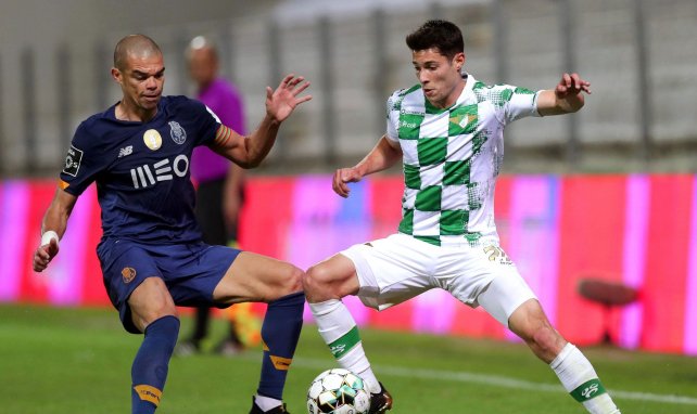 Filipe Soares im Duell mit Pepe vom FC Porto