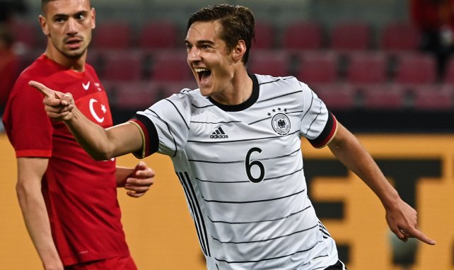 Florian Neuhaus trifft bei seinem Länderspiel-Debüt