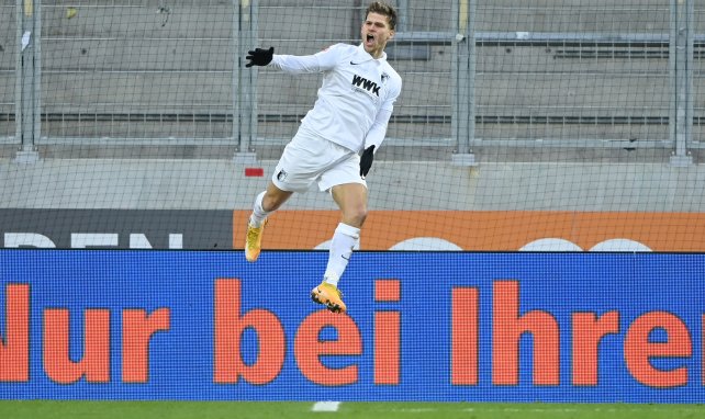 Florian Niederlechner feiert einen Treffer