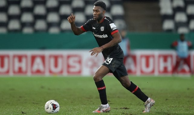 Timothy Fosu-Mensah im Einsatz für Bayer 04.