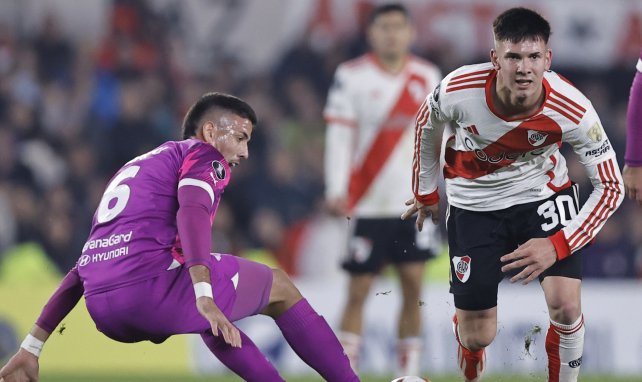 Franco Mastantuono (r.) im Einsatz für River Plate