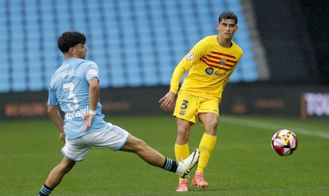 Gerard Martín für die Blaugrana am Ball