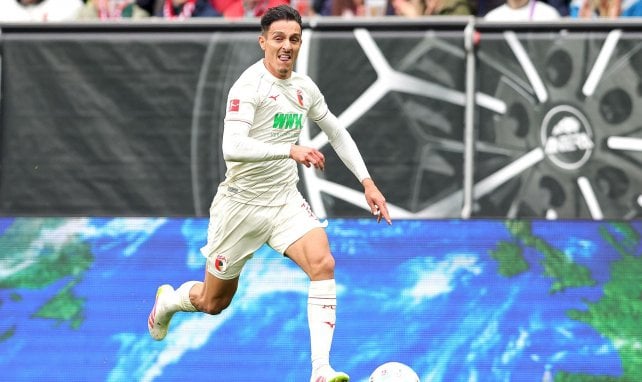 Giannoulis streckt die Zunge raus