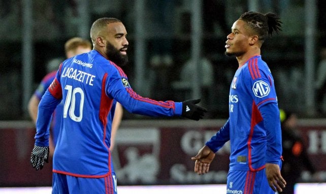 Gift Orban und Alexandre Lacazette von Olympique Lyon