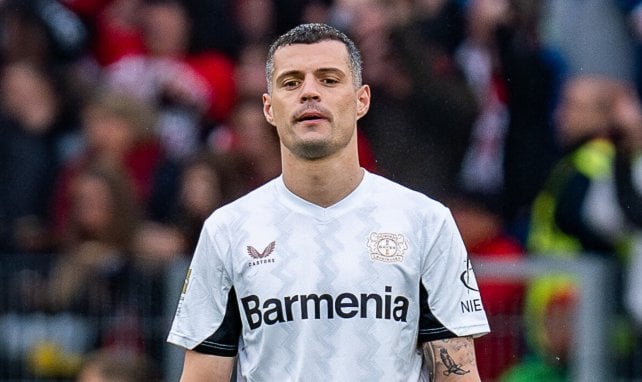 Granit Xhaka im Trikot von Bayer Leverkusen
