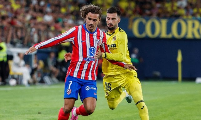 Antoine Griezmann im Duell mit Álex Baena