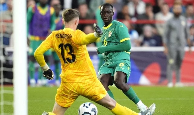 Habib Diarra tunnelt Dean Henderson