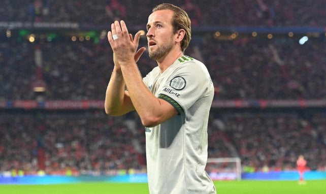 Harry Kane applaudiert