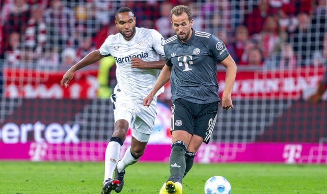 Harry Kane im Zweikampf mit Jonathan Tah