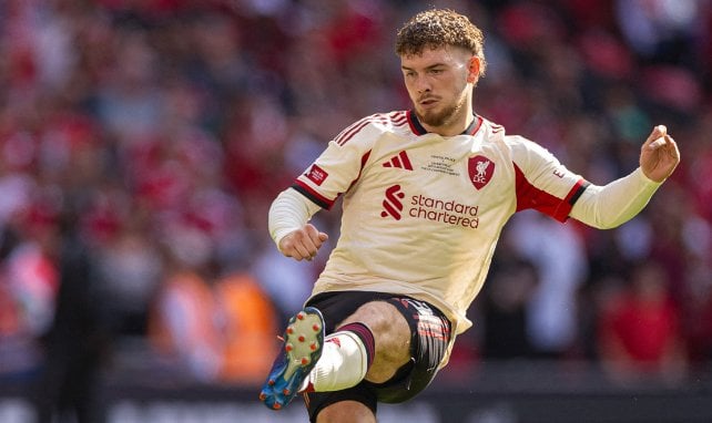 Harvey Elliott schießt einen Elfmeter für den FC Liverpool