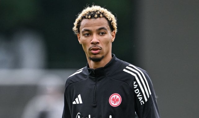 Hugo Ekitiké beim Trainingsauftakt mit der Eintracht
