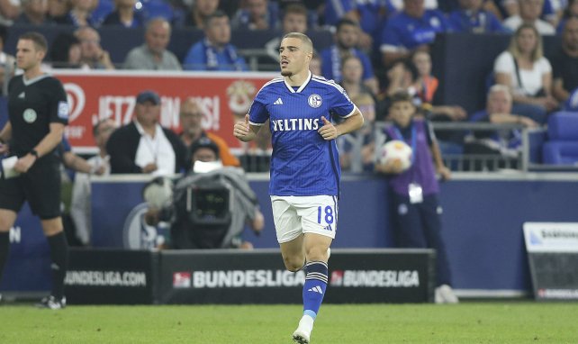 Blendi Idrizi im Trikot des FC Schalke 04